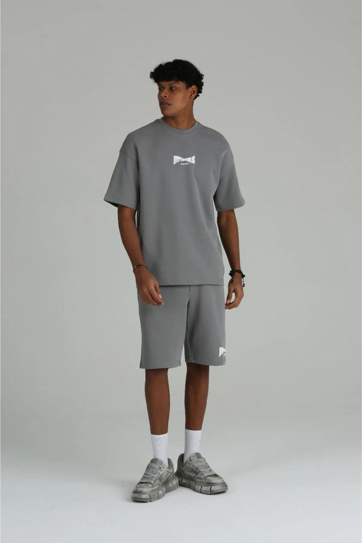 Men Oversize History Print Shorts — Smoke Gray