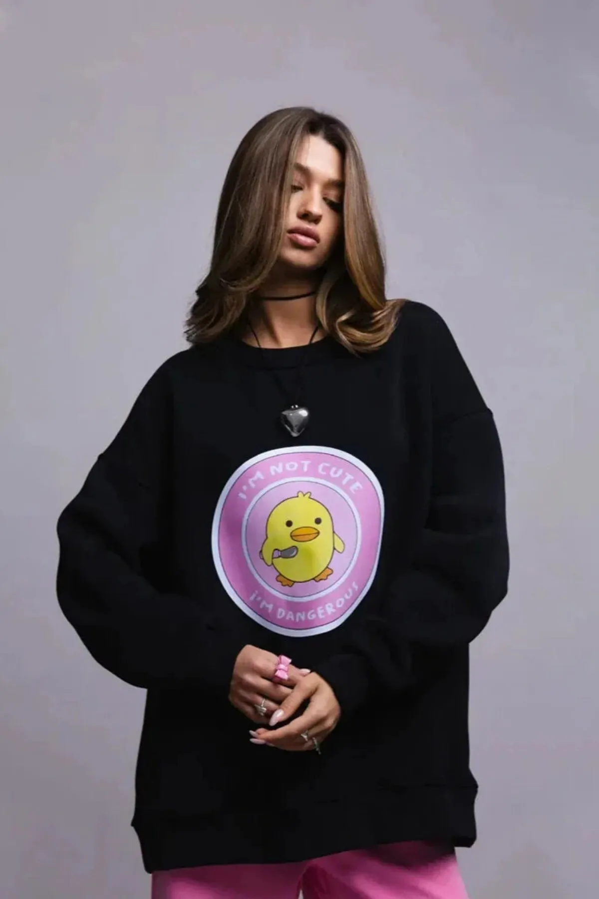 سويت شيرت نسائي أوفرسايز بطبعة Cute بطة — Black