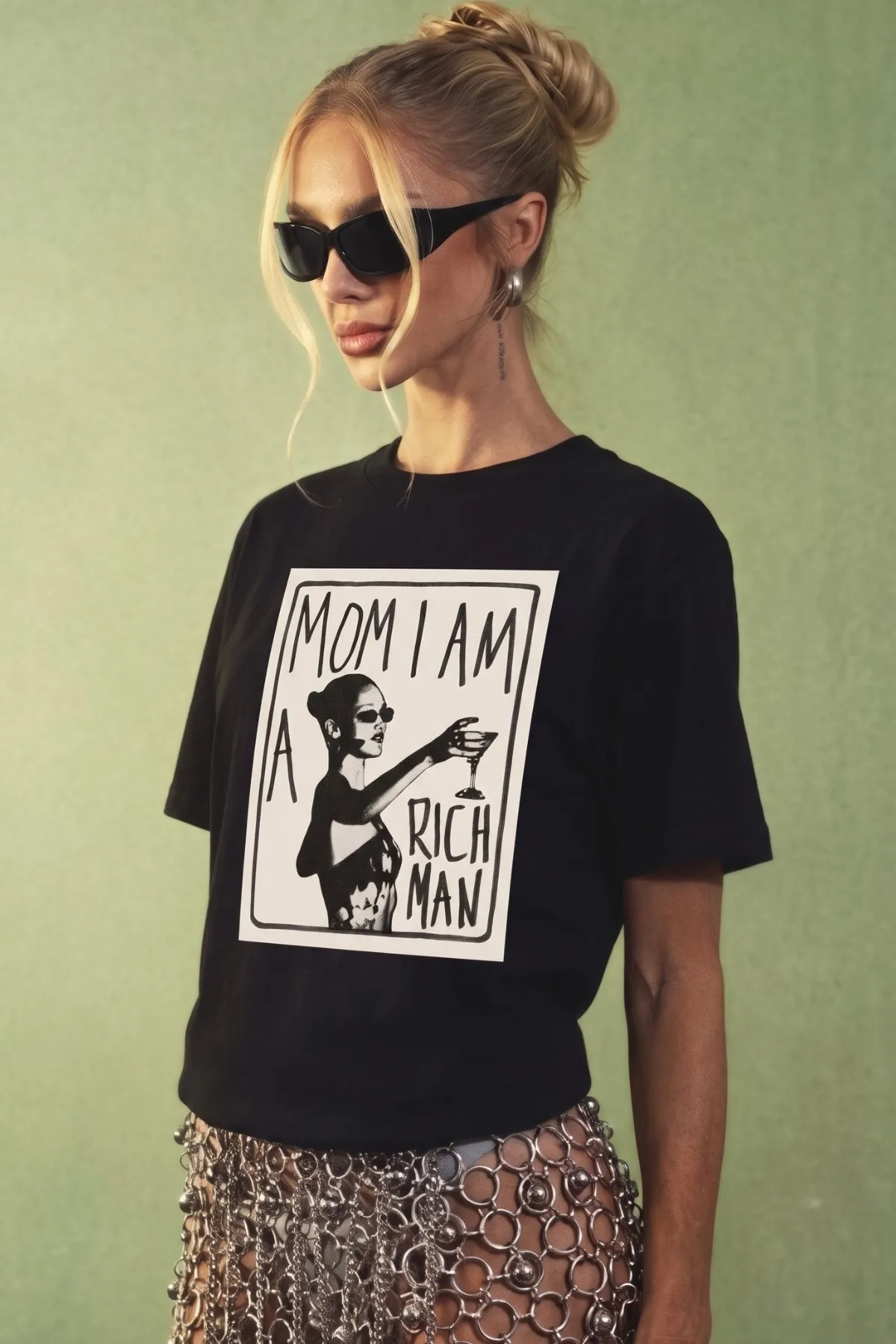 تي شيرت نسائي أوفرسايز بطبعة Mom Am Rich — Black