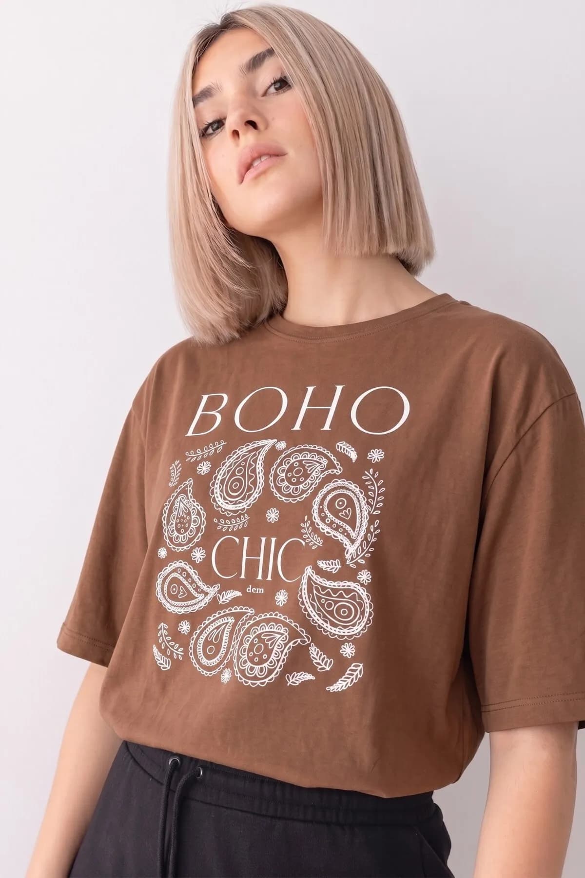Damen Oversize Boho Chic Print T-Shirt — Brown