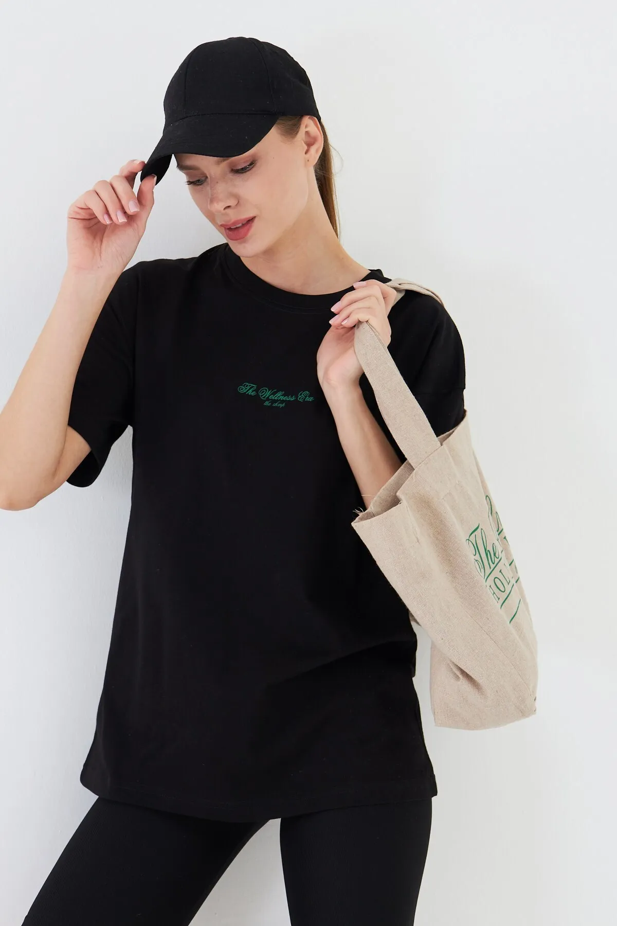 تي شيرت نسائي أوفرسايز بطبعة Wellness — Black