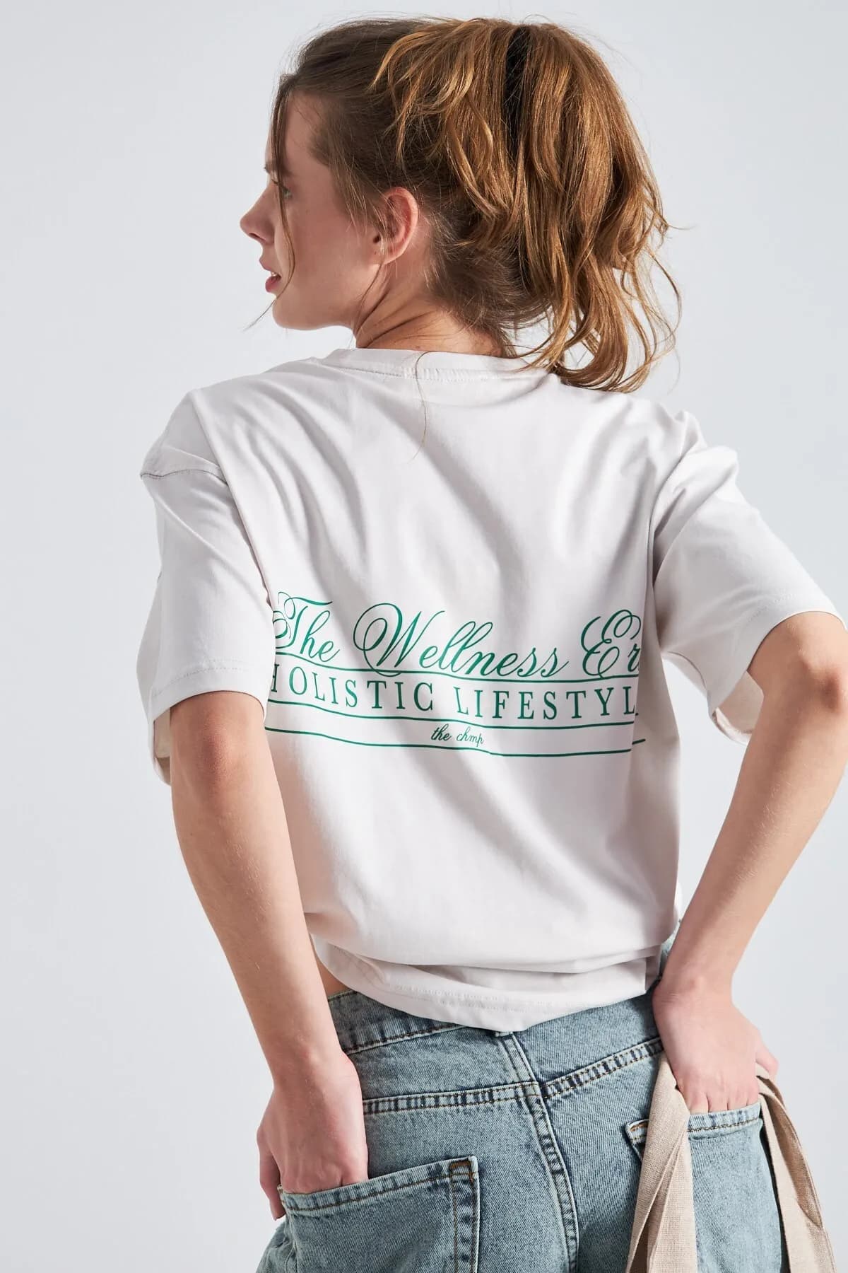 تي شيرت نسائي أوفرسايز بطبعة Wellness 0498 — Off White