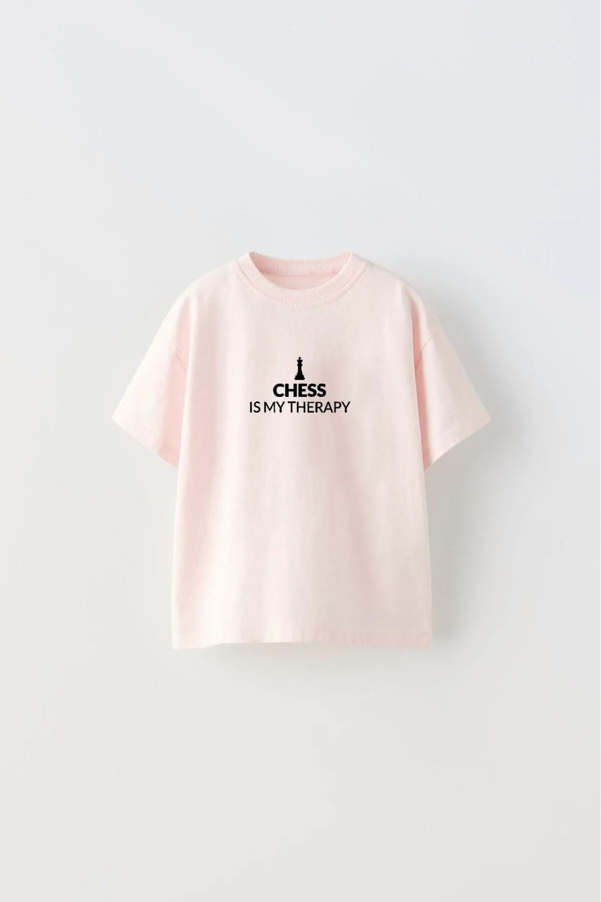 تي شيرت أطفال بطباعة كتابية Chess — Pink