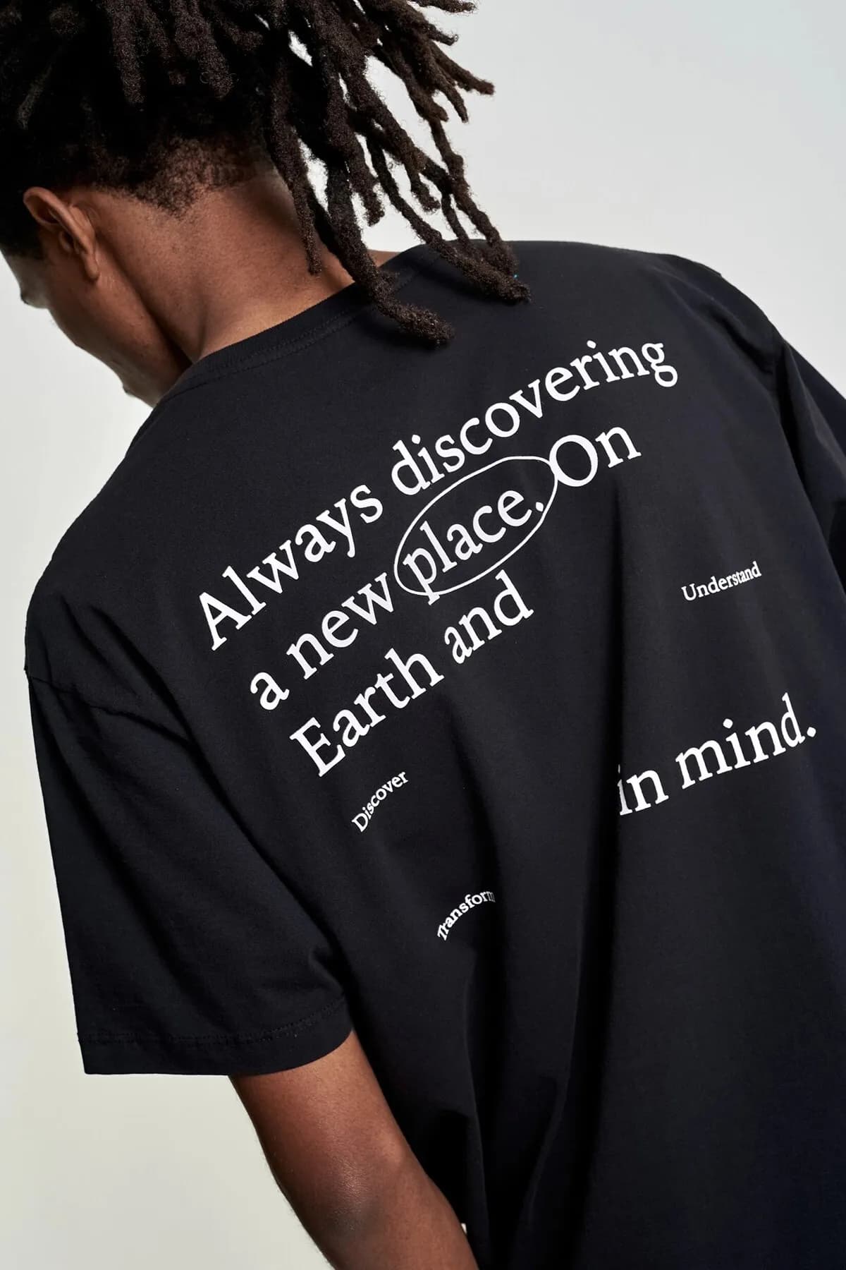Erkek Oversize Discovery Baskılı Tişört — Black